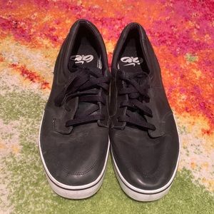 Nike 6.0 black leather low tops